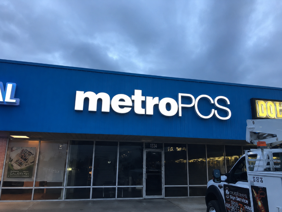 Exterior Signage Solutions: How to Choose the Right Sign for Maximum Business Visibility Exterior Signage Solutions 2